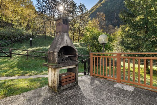 Apartamento 'Casa Delle Fate' con vistas a la montaña, terraza compartida y Wi-Fi
