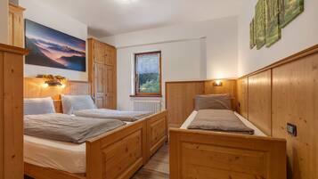 2 chambres, fer et planche Ă repasser, Wi-Fi gratuit, draps fournis