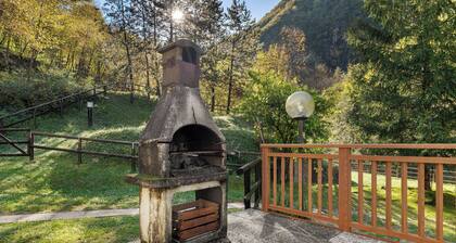 Apartamento 'Con La Testa Fra Le Nuvole' con vistas a la montaña, terraza compartida y Wi-Fi