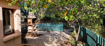 House with veranda on park with swimming pool -Oiseaux