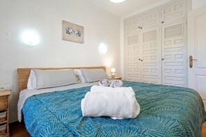 2 bedrooms, free WiFi, bed sheets - Apartment 'Surf Bahia 2' with Sea View, Wi-Fi and Air Conditioning (Mont-roig del Camp)