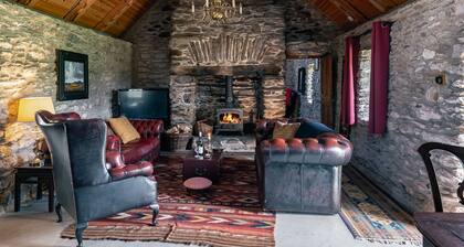 Traditional Style Thatched Cottage With Modern Amenities