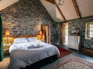 House | 2 bedrooms - Traditional Style Thatched Cottage With Modern Amenities (Greenane)