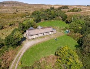 House | 2 bedrooms - Traditional Style Thatched Cottage With Modern Amenities (Greenane)