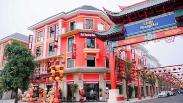 Vista frontal de la propiedad