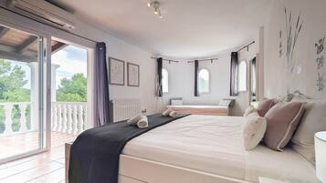 4 habitaciones, tabla de planchar con plancha y wifi gratis