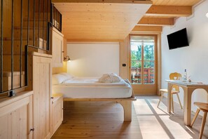 1 bedroom, bed sheets, wheelchair access - Room 'Faggio' with Mountain View, Private Garden and Balcony (Roncegno Terme)