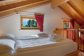 1 dormitori i roba de llit 