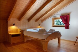 1 bedroom, bed sheets