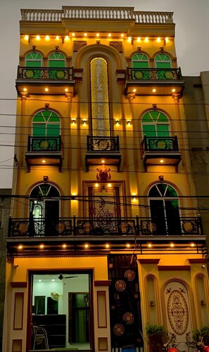 Front of property - Hotel Palm Inn (Lahore)