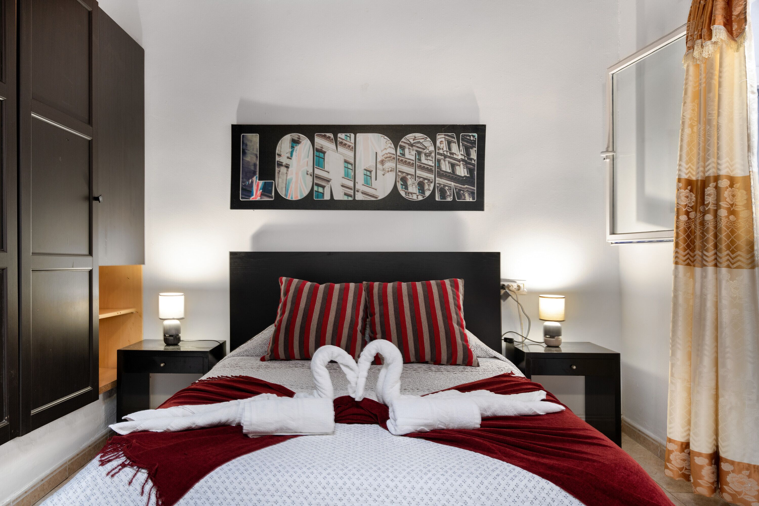 2 slaapkamers, een strijkplank/strijkijzer, gratis wifi, beddengoed