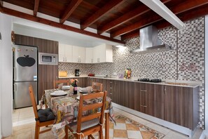 Fridge, microwave, stovetop, coffee/tea maker - Vacation Apartment 'Casa Valentina 2' with Shared Pool, Shared Terrace and Wi-Fi (Montaña Roja)