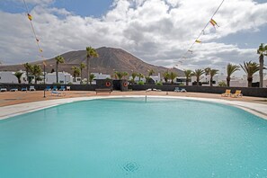 Pool - Vacation Apartment 'Casa Valentina 2' with Shared Pool, Shared Terrace and Wi-Fi (Montaña Roja)