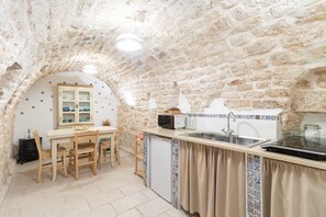 Fridge, coffee/tea maker, electric kettle, highchair