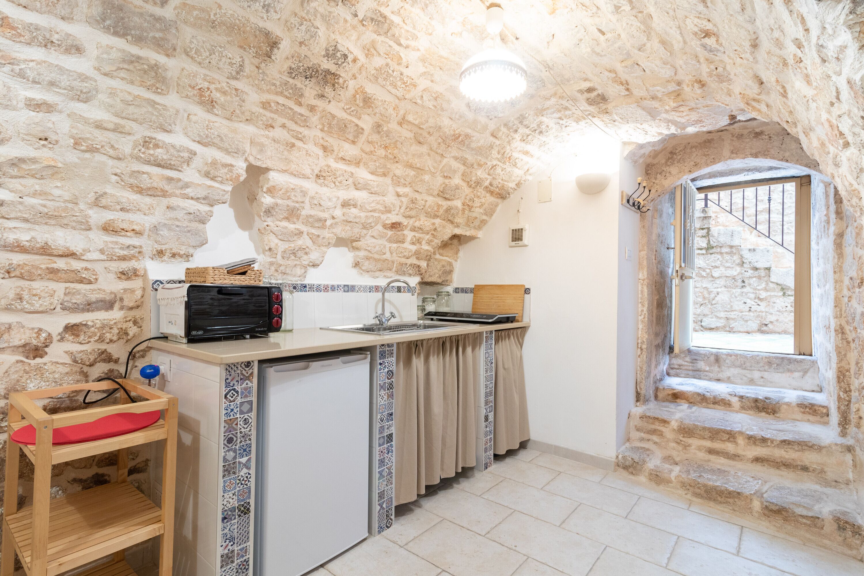 Frigorifero, macchina per tè/caffè, bollitore elettrico, seggiolone