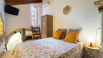 1 habitación, tabla de planchar con plancha, wifi gratis y ropa de cama