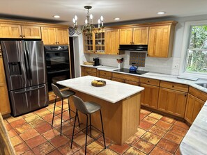 ثلاجة، ميكروويف، فرن، موقد طهي مسطح