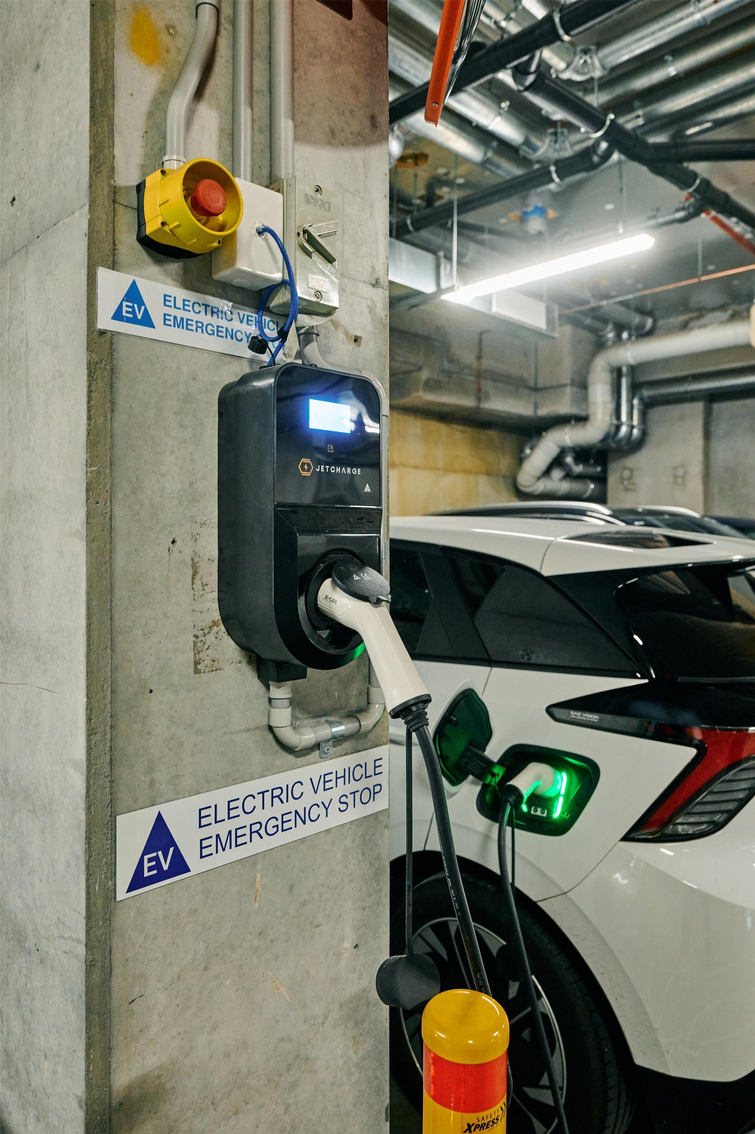 Electric vehicle charging station