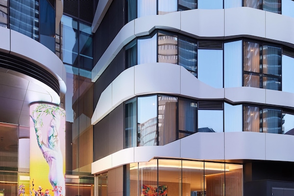 Premium bedding, in-room safe, blackout drapes, iron/ironing board