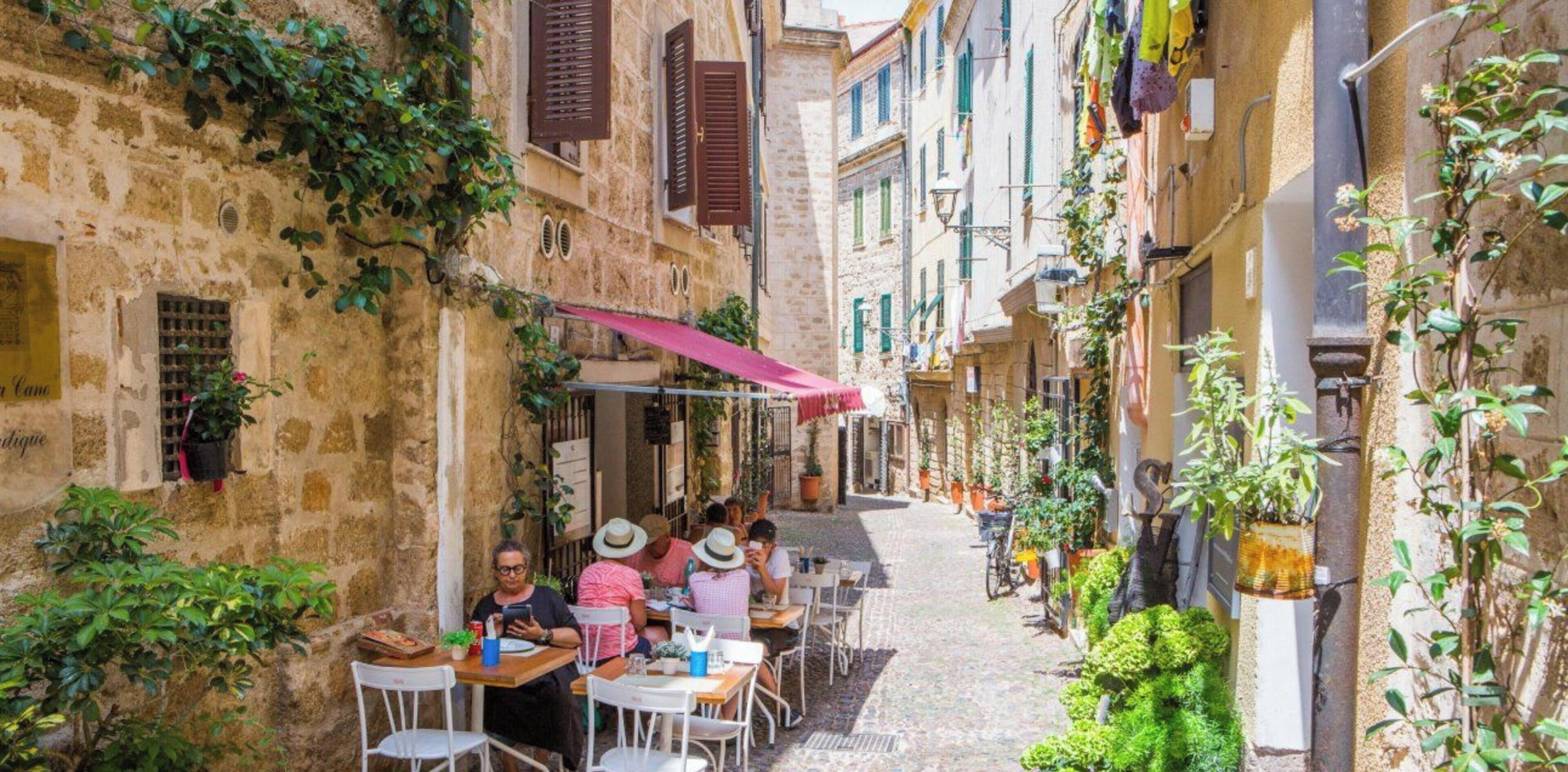 تناول الطعام بالخارج