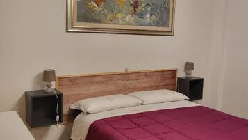 1 chambre, fer et planche Ă repasser, Wi-Fi gratuit, draps fournis