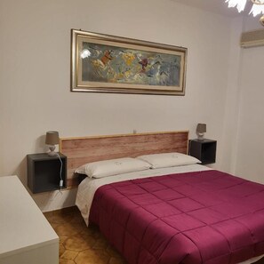 1 Schlafzimmer, Bügeleisen/Bügelbrett, kostenloses WLAN, Bettwäsche