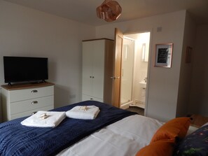 1 bedroom, desk, iron/ironing board, WiFi - Stylish, modern and well located en-suite room with parking (Cambridge)