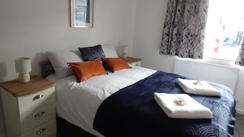 1 bedroom, desk, iron/ironing board, WiFi