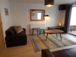 TV - Stylish, modern and well located en-suite room with parking (Cambridge)