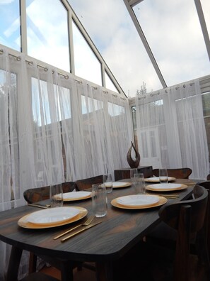 Shower, hair dryer, towels, soap - Stylish, modern and well located en-suite room with parking (Cambridge)