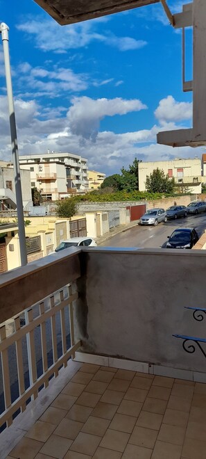 Property grounds - Bed and Breakfast 'B E B Beglia Alguer' with Balcony, Wi-Fi and Air Conditioning (Alghero)