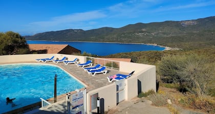 Renovated mini villa with all comforts (3*residence, swimming pool, sea on foot)