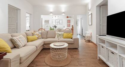 'Casa Rural Siete Puertas' with Mountain View, Private Garden and Wi-Fi