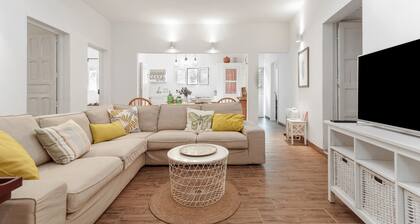 'Casa Rural Siete Puertas' with Mountain View, Private Garden and Wi-Fi