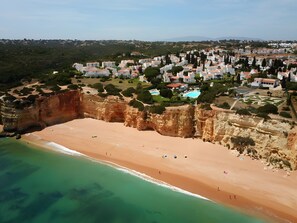 Beach nearby - Apartment with Sea View (Porches)