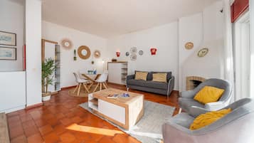 TV, fireplace, DVD player, ping pong