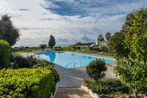 Pool - Holiday Home 'Casa Da Rocha' with Shared Pool, Wi-Fi and Air Conditioning (Porches)