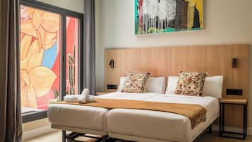 Comfort Twin Room, Non Smoking | In-room safe, blackout curtains, soundproofing, iron/ironing board