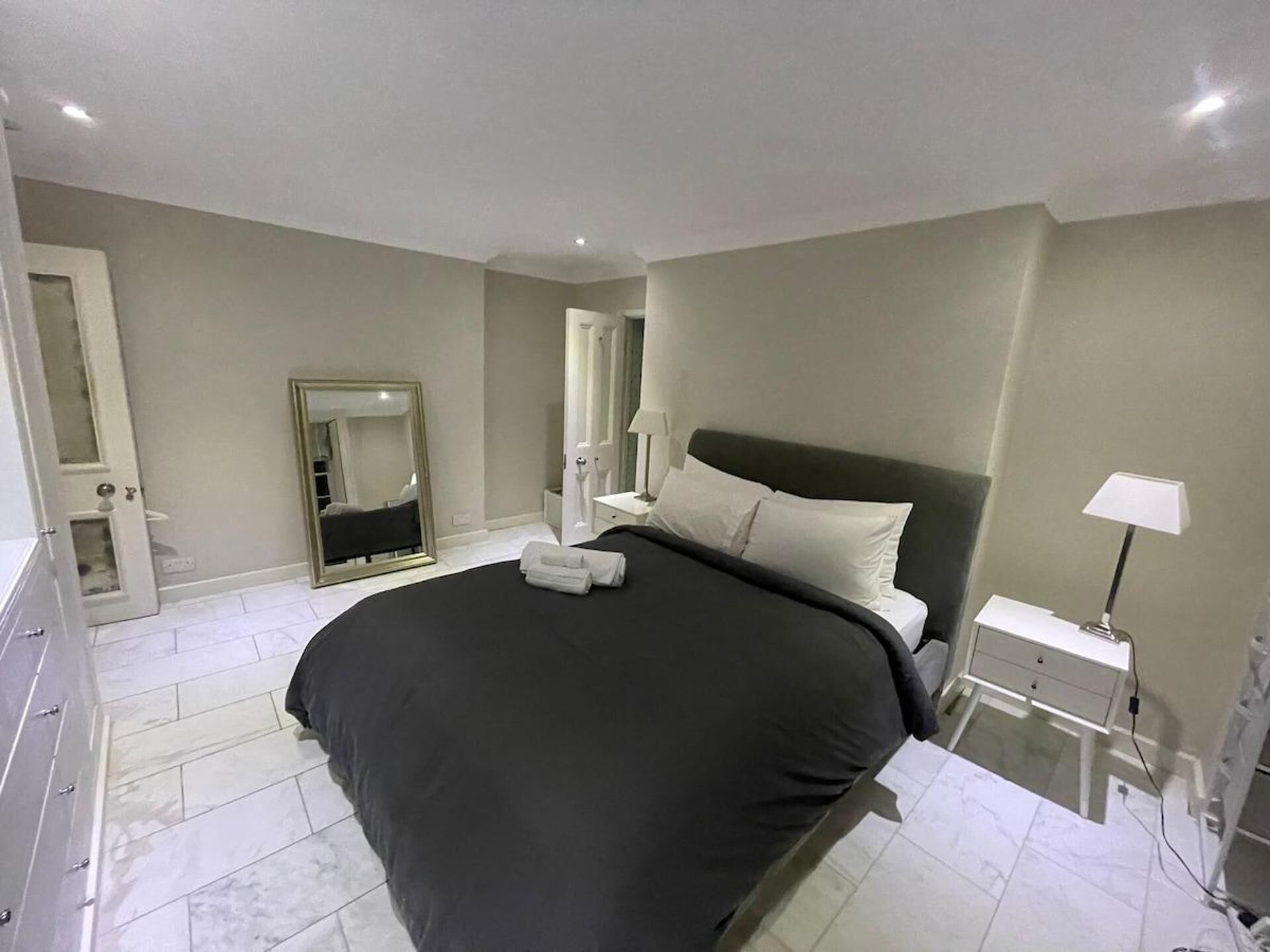 7 bedrooms, free WiFi, bed sheets