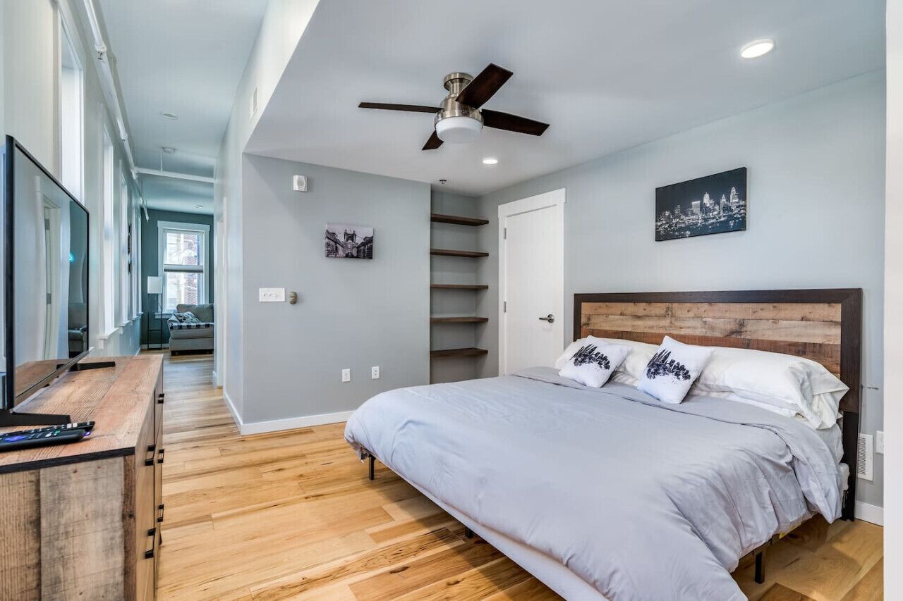 1 bedroom, desk, WiFi, bed sheets