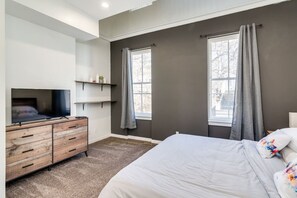 2 bedrooms, desk, iron/ironing board, free WiFi