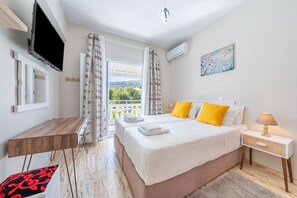 3 bedrooms, iron/ironing board, free WiFi, bed sheets