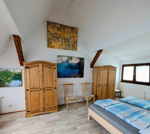 2 dormitorios, cuna de viaje, wifi gratis y ropa de cama