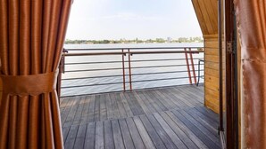 A wooden deck with a metal railing overlooking a body of water. - Cồn Phụng Retreats Mekong - Nature Island with Free Boat Shuttle & Fishing (Phu Tuc)