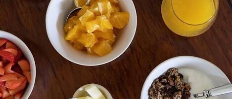 Desayuno completo gratuito y diario