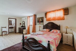 3 chambres, fer et planche à repasser, Wi-Fi gratuit, draps fournis