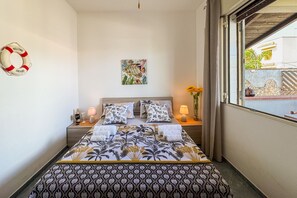 2 bedrooms, iron/ironing board, free WiFi, bed sheets - Villa 'White Sand Private' with Private Garden, Wi-Fi and Air Conditioning (torre squillace)