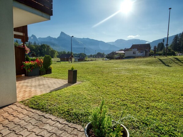 Property grounds - Renovated apartment with WiFi near ski-bus (Morillon Village)