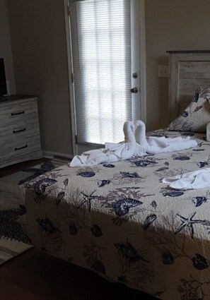 3 slaapkamers, een strijkplank/strijkijzer, reisbedje, wifi