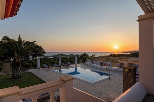 Villa Vinaria Litoa with private pool